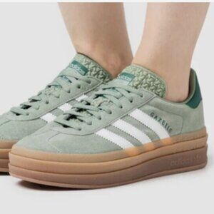Adidas Gazelle Verde Bold light green w/  gum sole Size 8